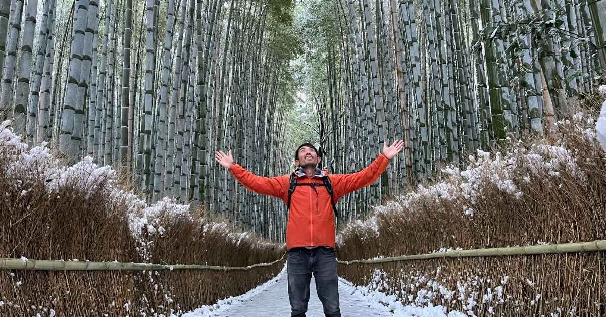 Tour com guia turístico no Japão na floresta de bambus de Arashiyama em Kyoto