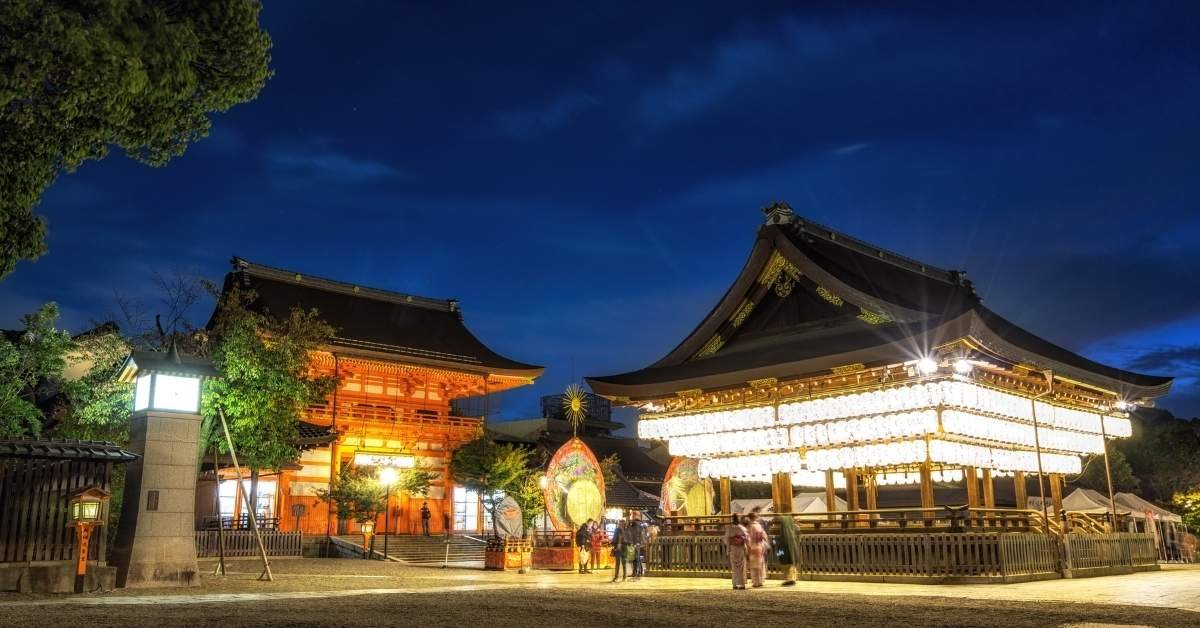 Tour com guia turístico no Japão no Santuario Yasaka em Kyoto