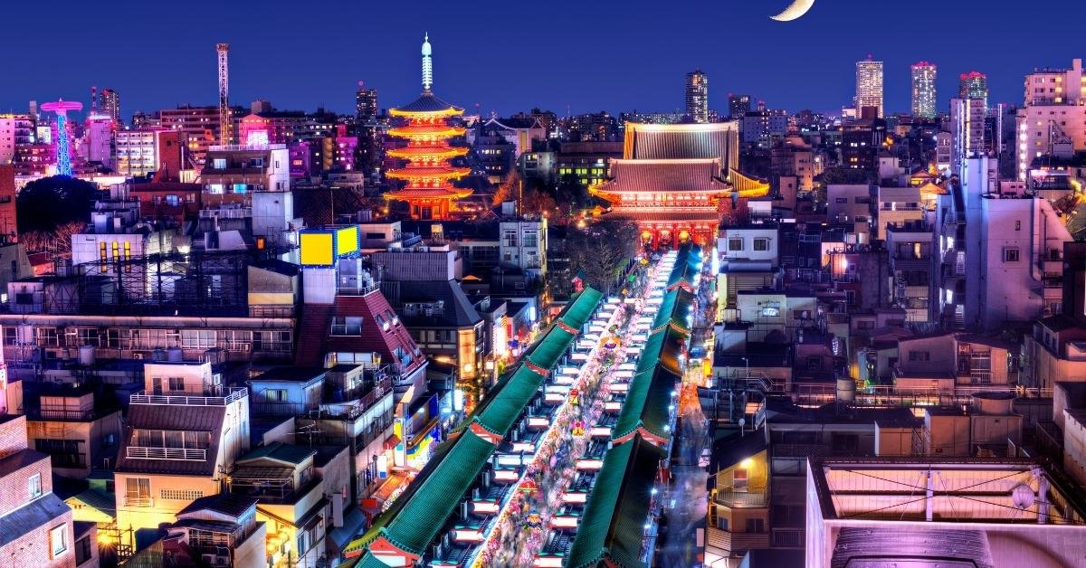 Tour com guia turístico no Japão em tokyo na regiao de asakusa onde esta o templo sensoji